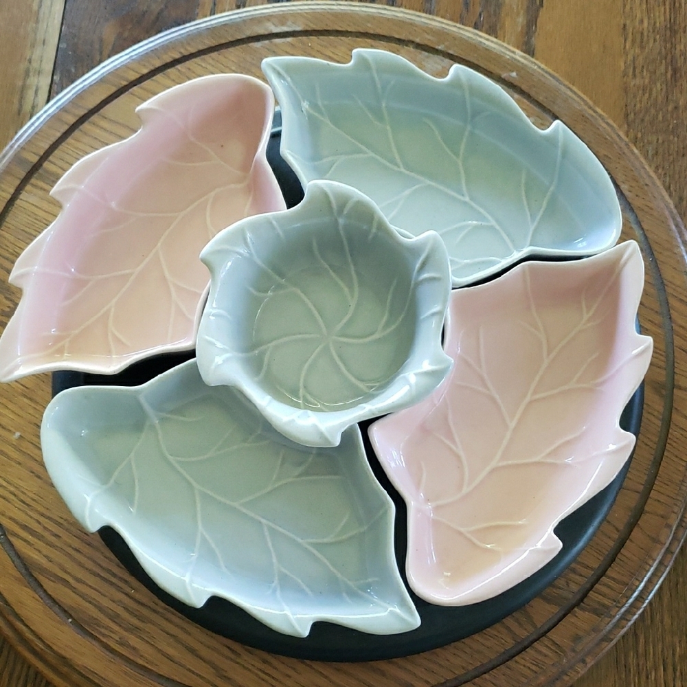Leaf-Shaped Ceramic Dish Set in Pink and Gray